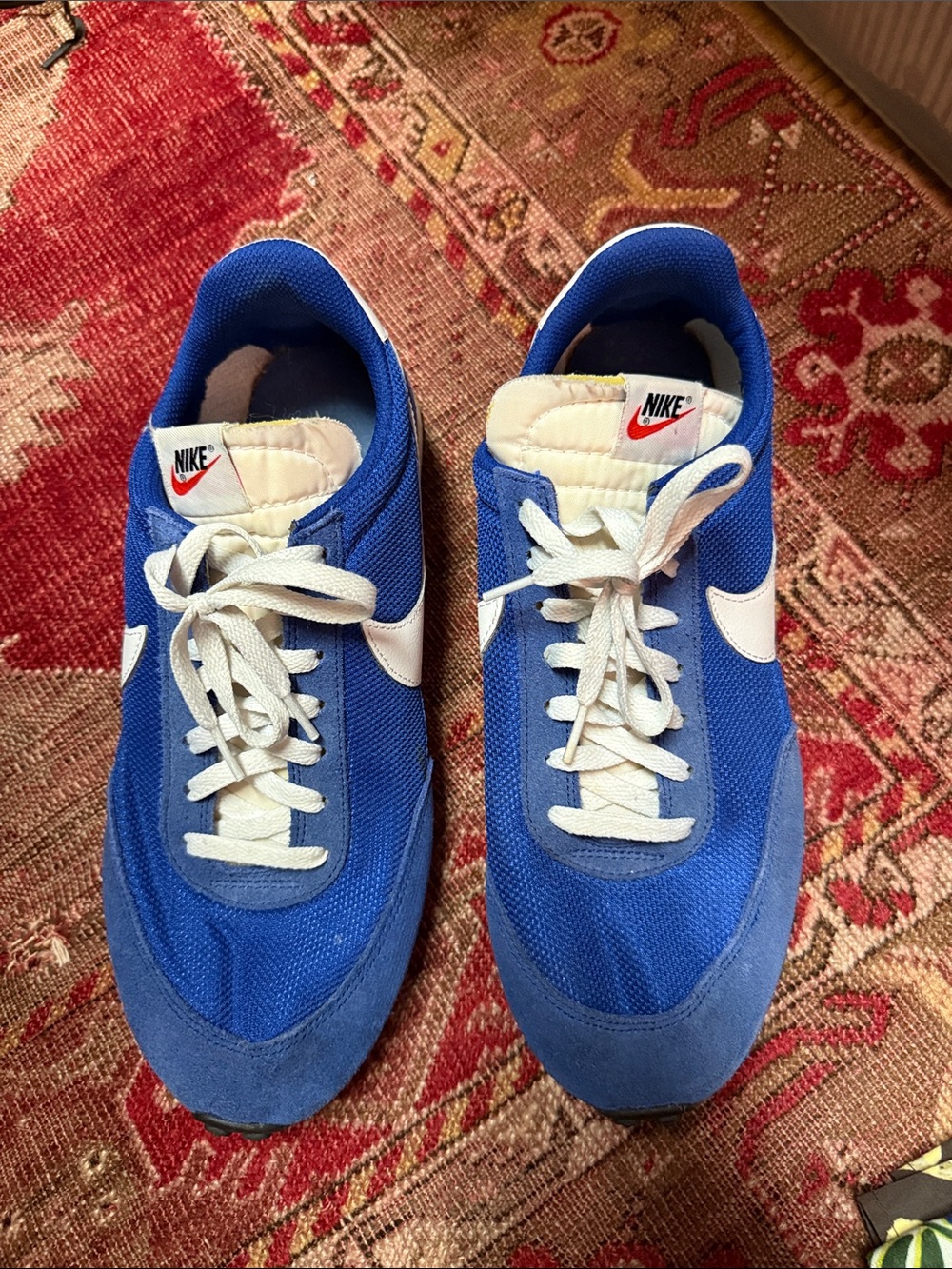 Men 10.5 Nike Blue and White Men's Retro Sneaker Pair